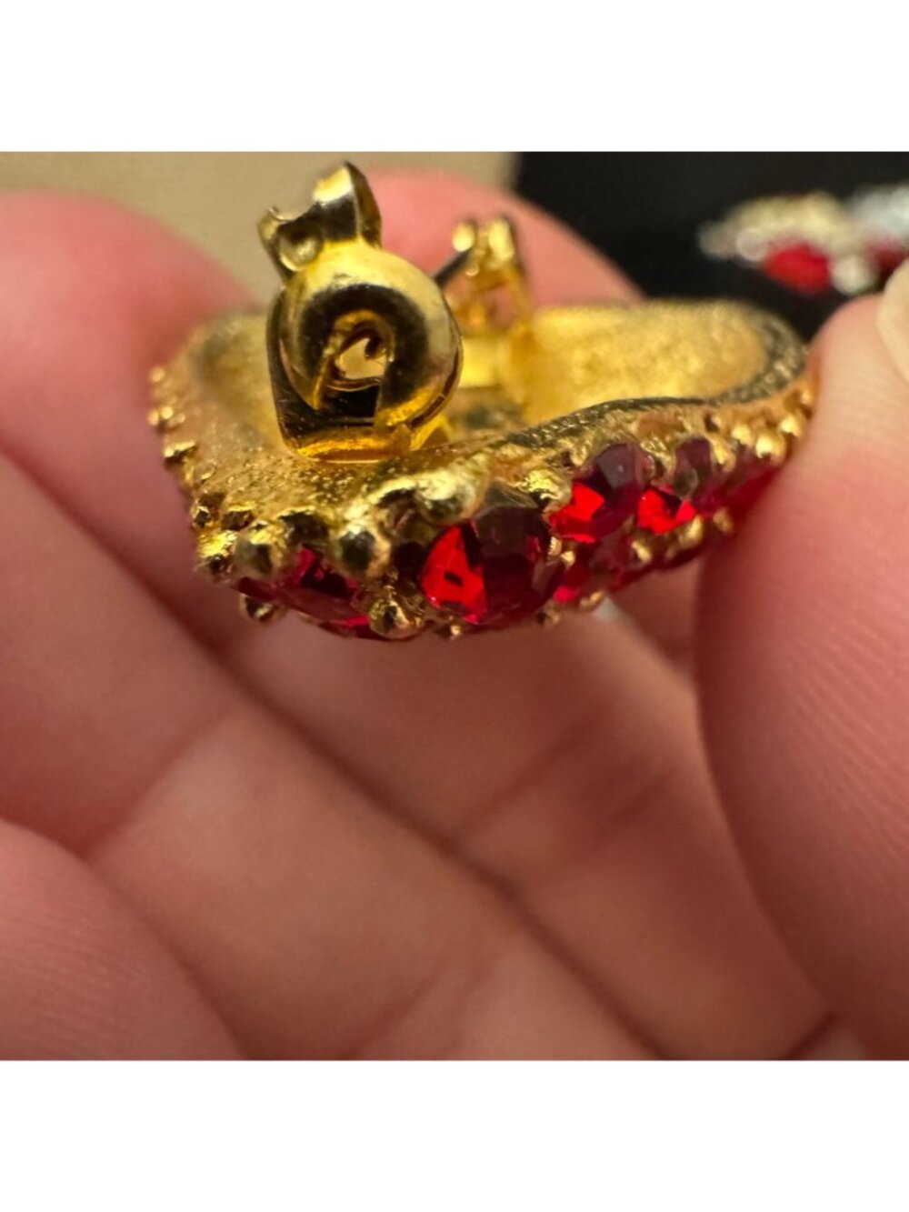 Strawberry Shaped Red Rhinestone Enamel Gold-Tone Vintage Brooch Pin - Picture 4 of 7